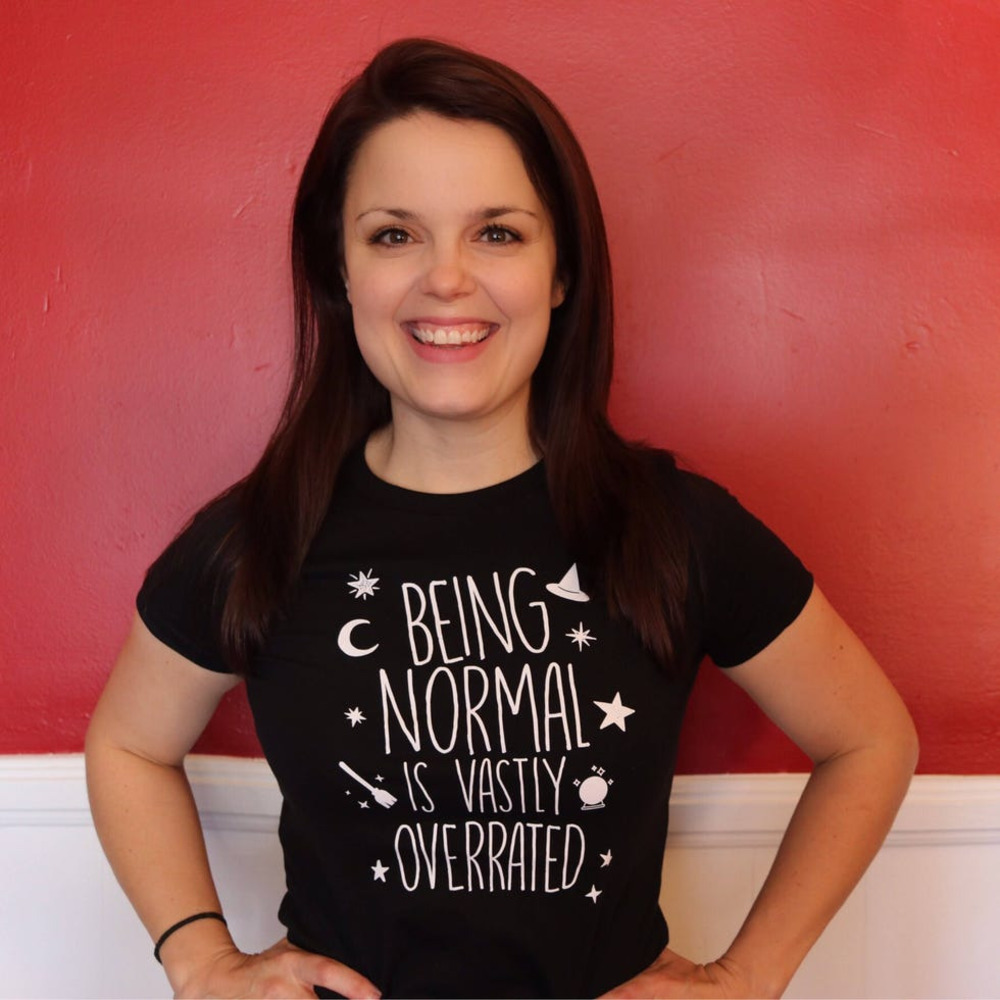 Halloweentown Movie Halloween Fan Graphic Unisex T-Shirt - Picture 1 of 4